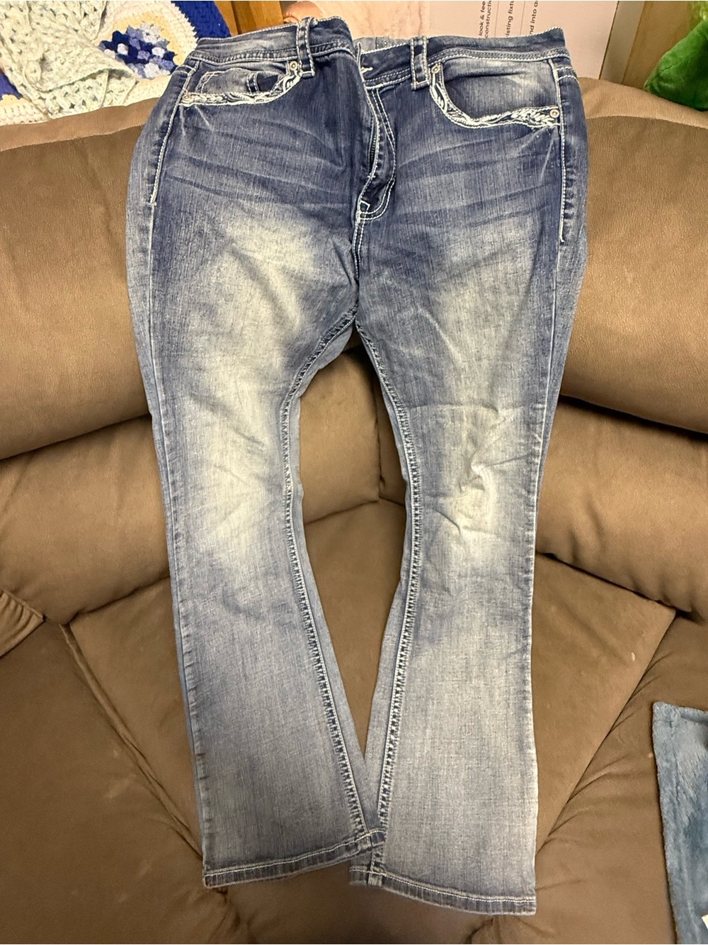 Women’s Boot Cut Jeans in Light Blue Wash